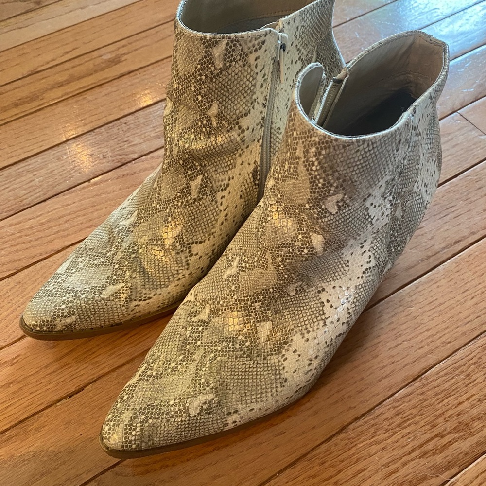 Coconuts By Matisse Gold Booties - image 4